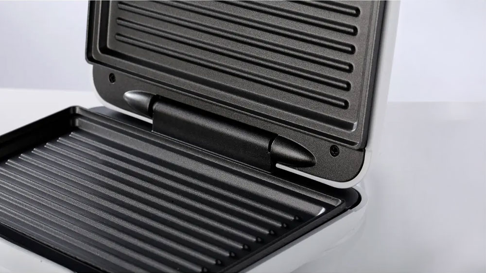 Sendvičovač Gorenje SM701GCW detail bytelného pantu_03