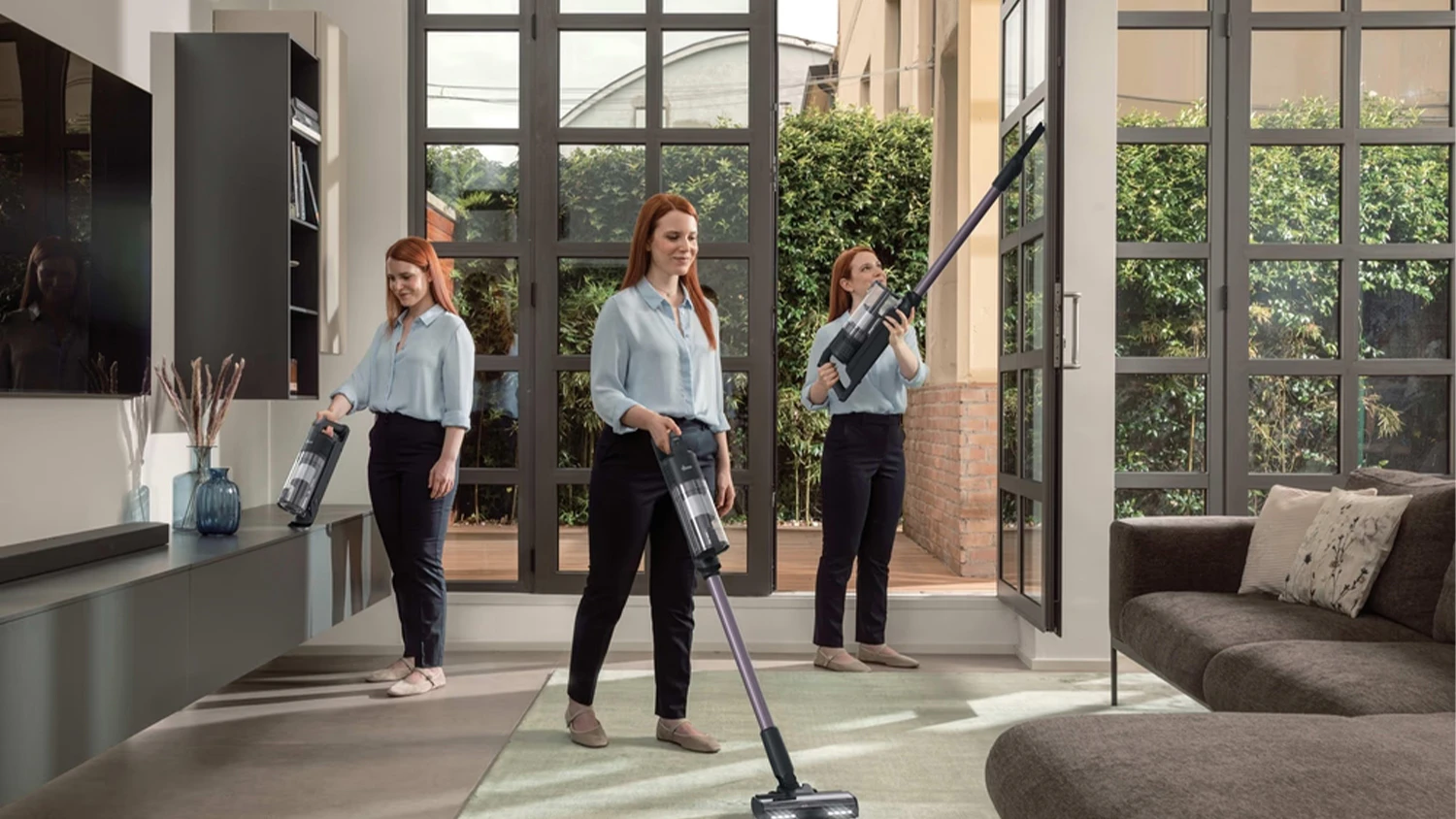 Žena a možnosti použitia tyčov&eacute;ho vys&aacute;vača Hoover MAX Easy Clean HF1M10H 011