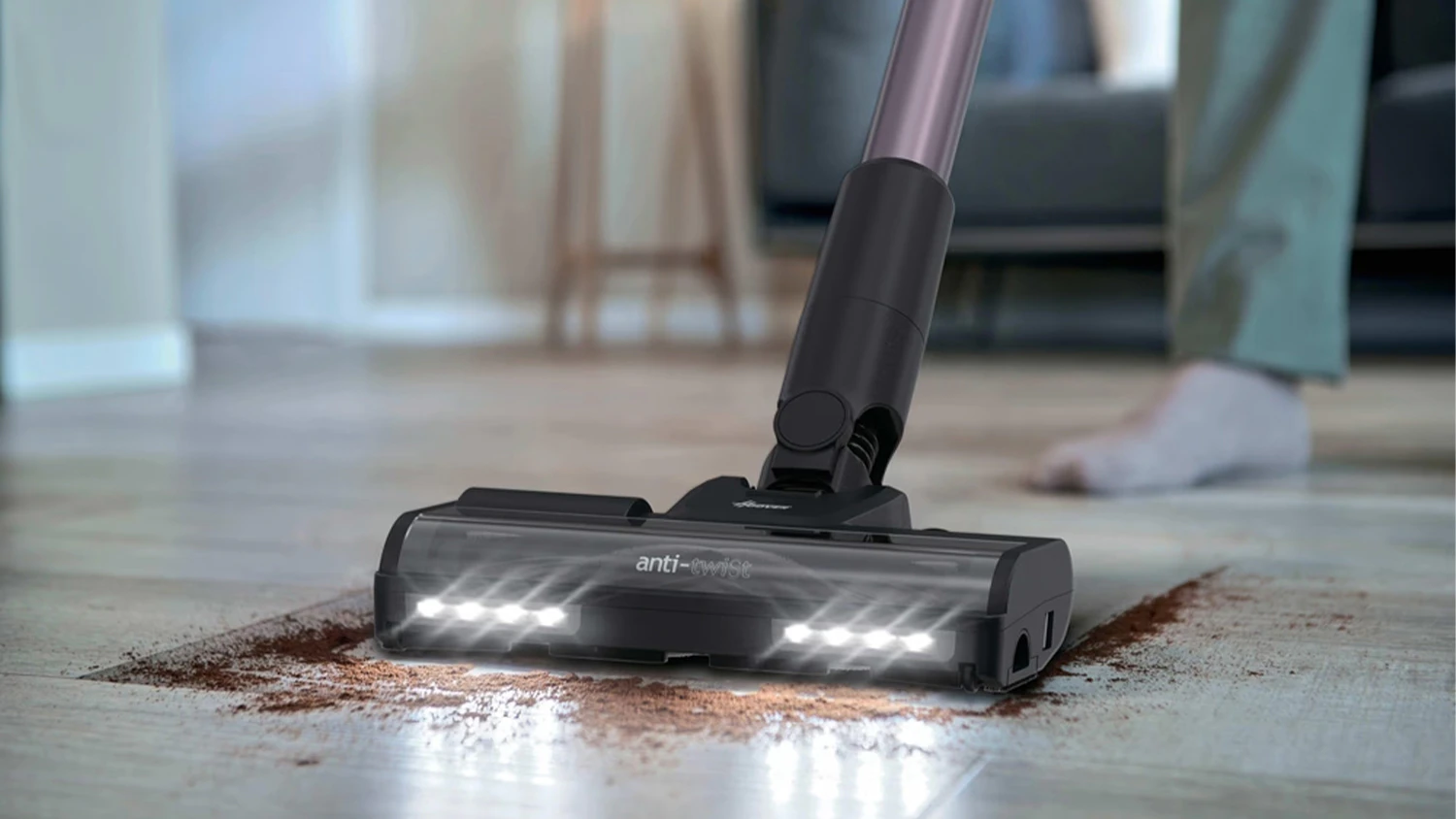 LED osvetlenie tyčov&eacute;ho vys&aacute;vača Hoover Max Easy Clean HF1M10H 011