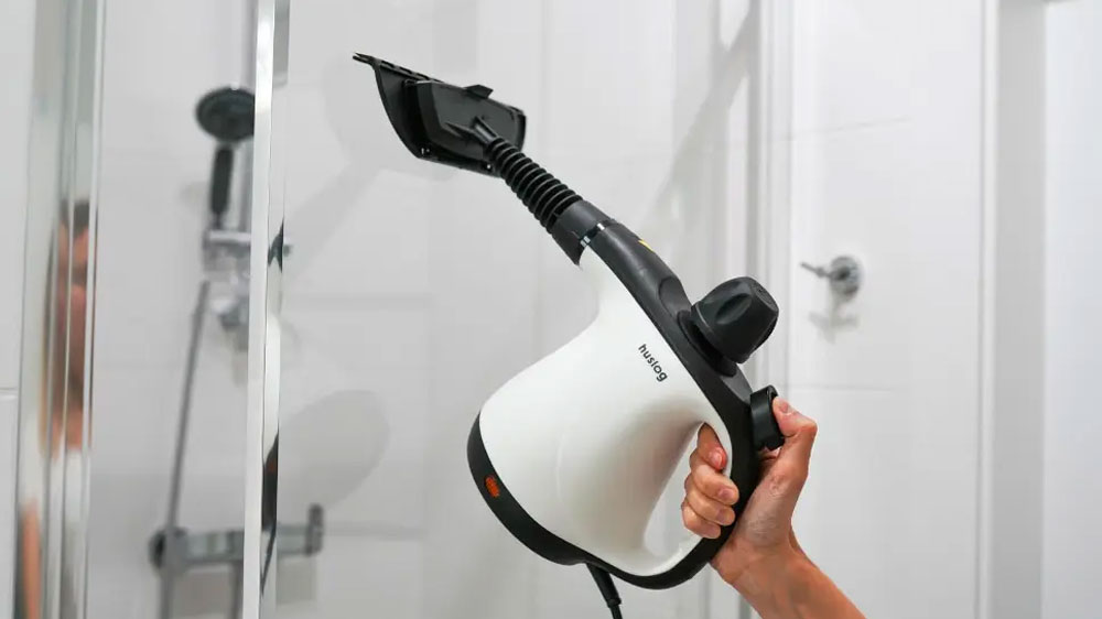 Čištění sprchového koutu pomocí parního čističe Huslog AD-0948_02