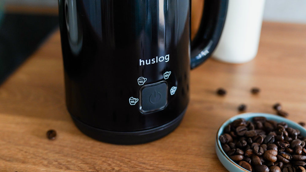 Napeňovač mlieka Huslog AK-8022 s kávovými zrnami v mise_02