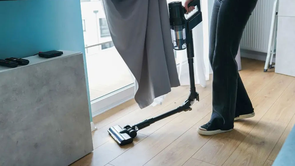 Tyčový vysavač Huslog AD-1648 a ohybatelná trubice_02