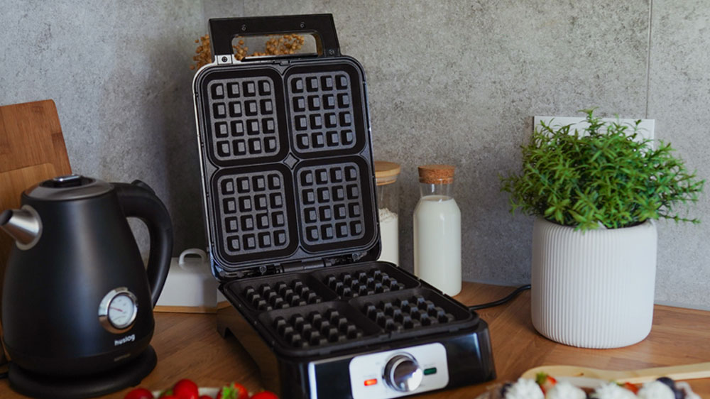 Vafle, ovoce a konvice s vaflovačem Huslog AK-1949_02