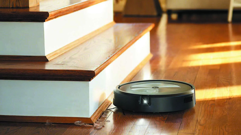 Robot Roomba při úklidu_04