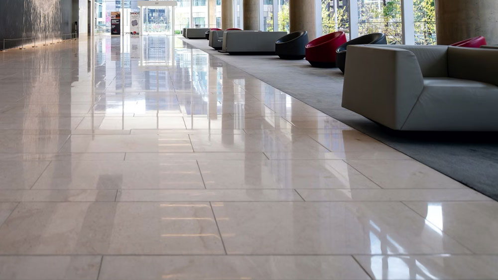 Interiér s čistou podlahou_02