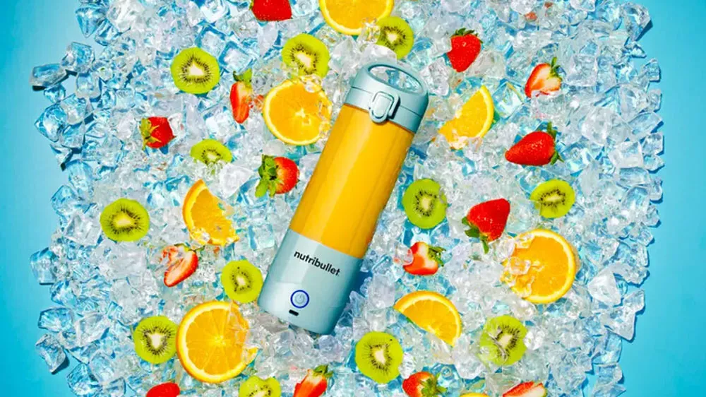 Smoothie mix&eacute;r Nutribulet Portable NBP003LBL na ledu s ovocem_03