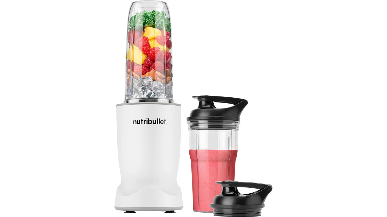 Mixér Nutribullet připravující ovocné smoothie