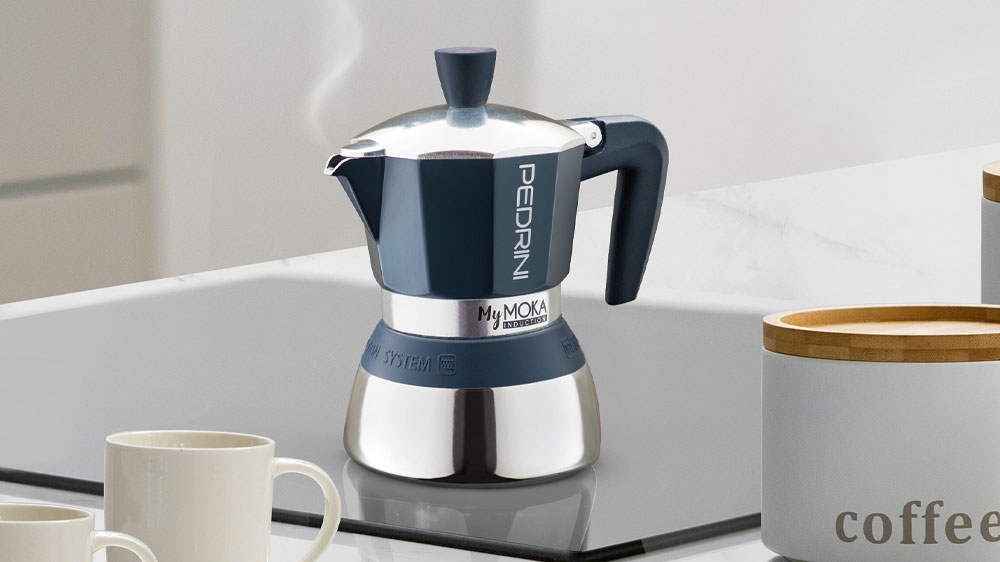 Pedrini MyMoka Induction blue 3 na indukční desce v kuchyni_02