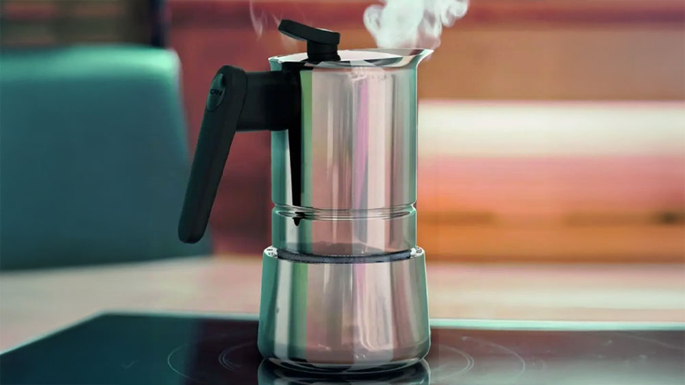 Pedrini Steel Moka 4 s vycházející párou na varné desce_02