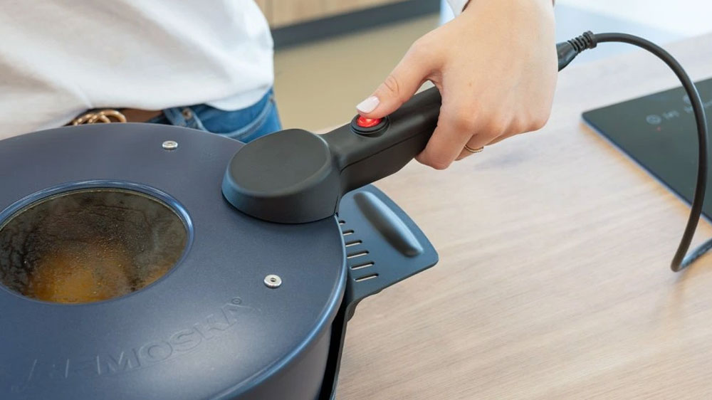 Elektrická pečicí pánev Remoska P32F/07 Prima Glass Maria má jednoduché ovládání jedním tlačítkem_05