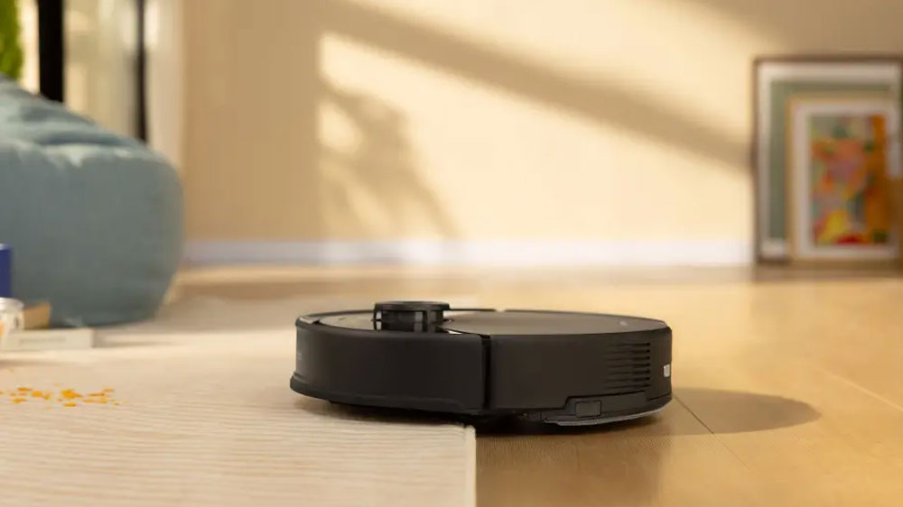 Vysavače Roborock Q7 BF+ black v místnosti_02