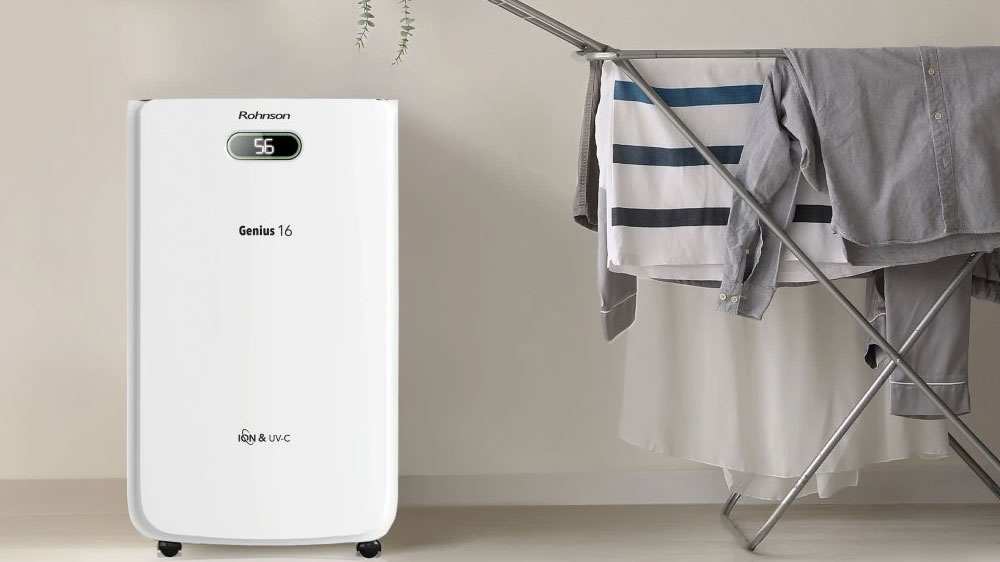 Odvlhčovač vzduchu Rohnson R-95020 u sušáku s prádlem_03