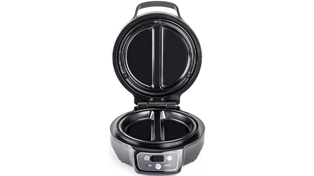 Vnitřní prostor omeletovače Rommelsbacher OM 950_04