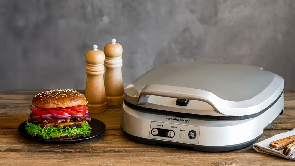 Otevřený lívanečník Rommelsbacher PC 1800 na pracovní ploše_04