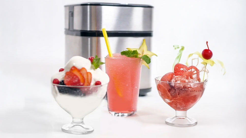 Zmrzlina a ledová tříšť připravená ve zmrzlinovači Rommelsbacher IM 12_02