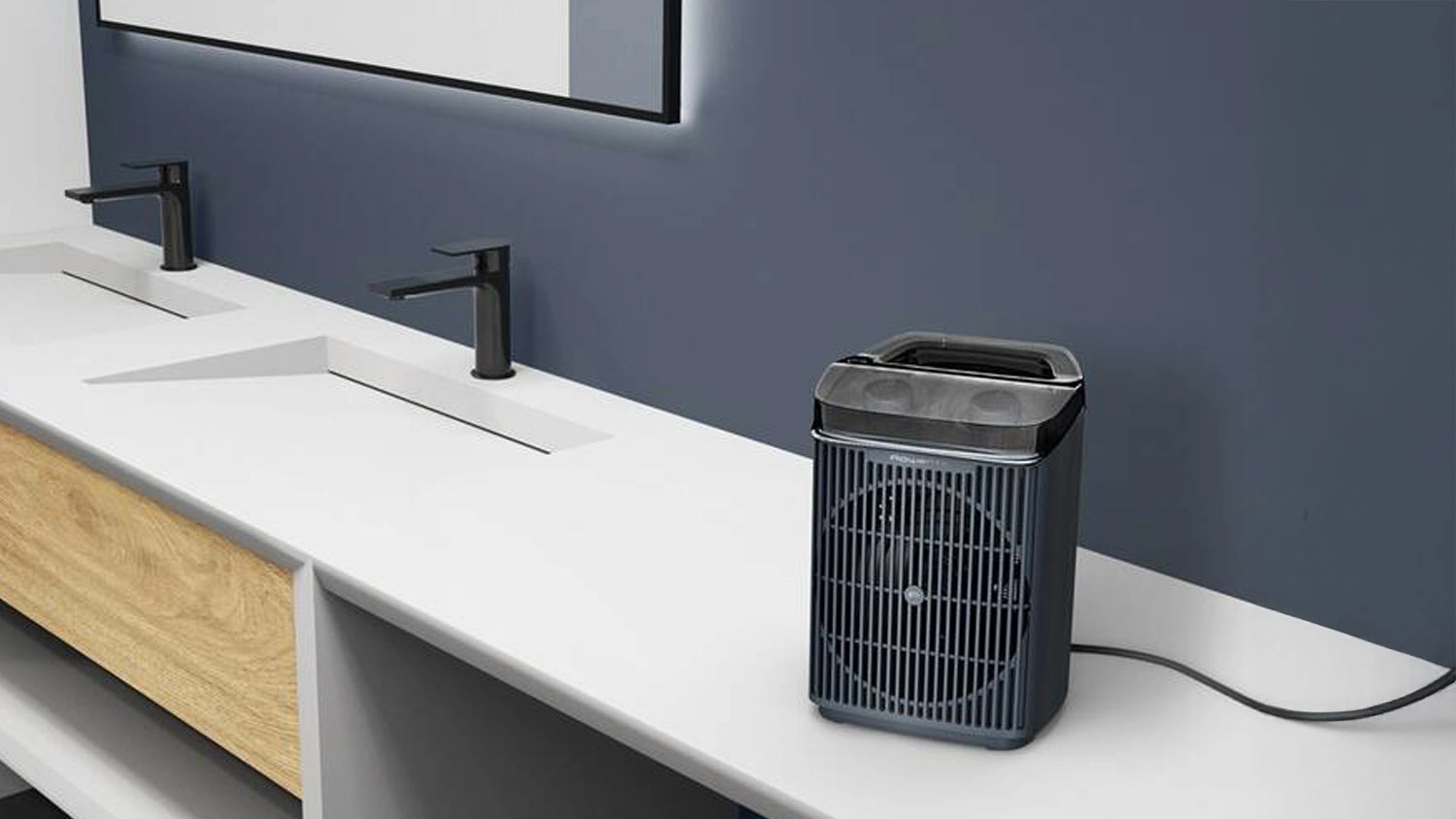Teplovzdušný ventilátor Rowenta SO6551F0 Intense Comfort Aqua v koupelně