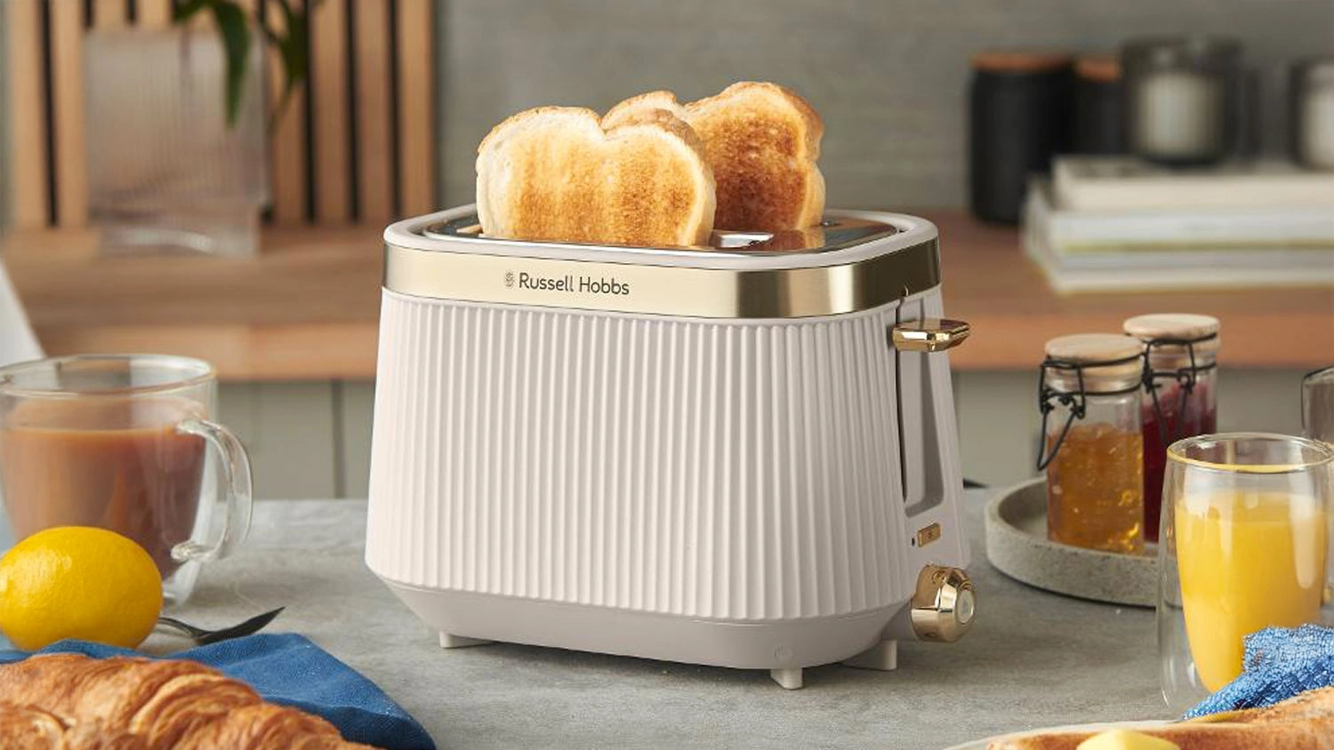 Topinkovač Russell Hobbs 26761-56 Bront&euml; na kuchyňsk&eacute; lince