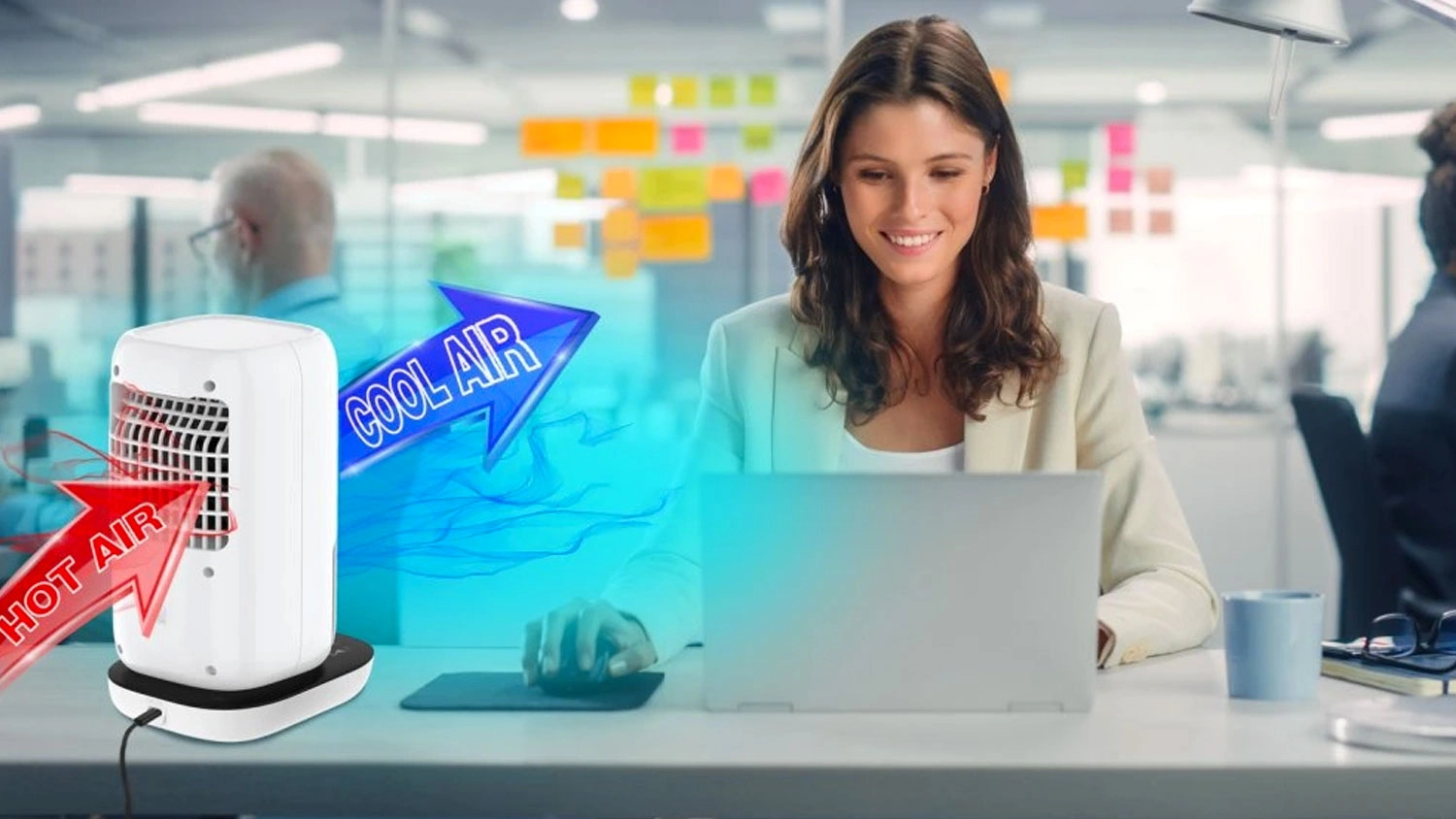 Žena má v kanceláři ventilátor Salente IceTop 3v1