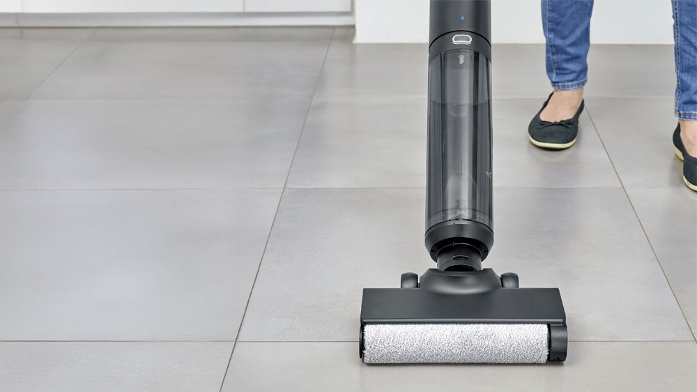 Bližší záběr na kartáčový válec akumulátorového elektrického mopu Severin SC 7177_02