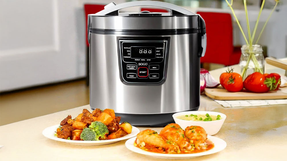 Multifunkční elektrický hrnec SOGO SS-10765 s talíři s jídlem okolo_02