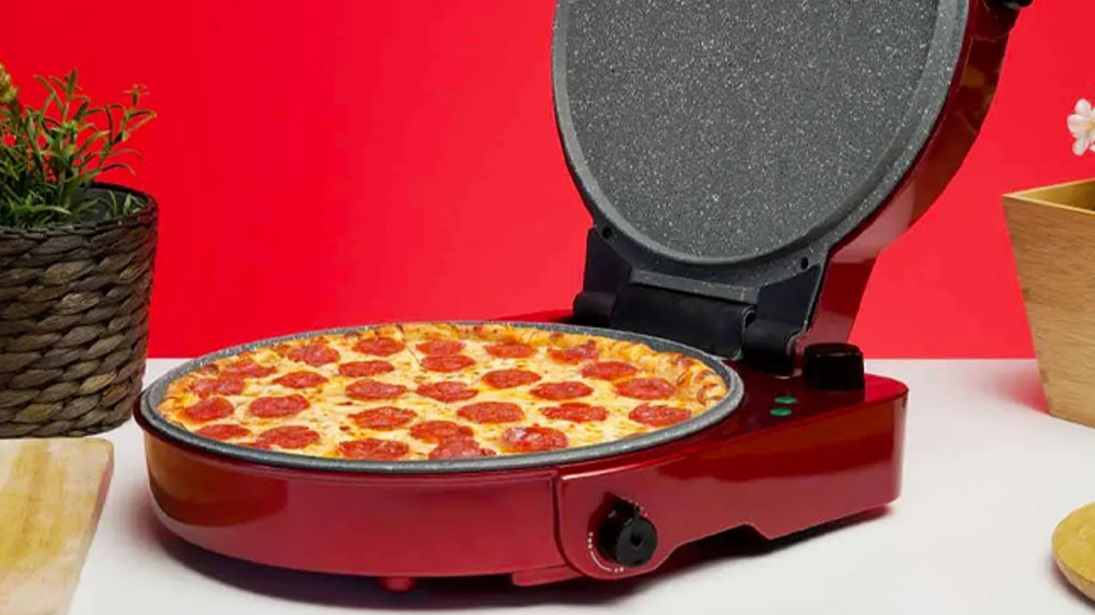 Pizza pec SOGO SS-10125 s upečenou pizzou uvnitř_03