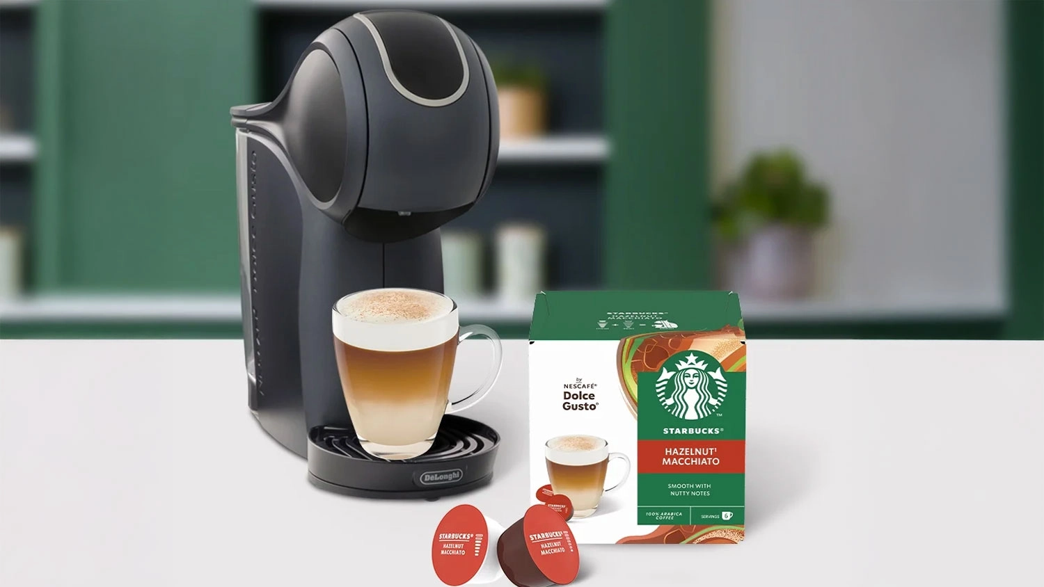 K&aacute;va Starbucks Hazelnut Macchiato vedľa k&aacute;vovaru