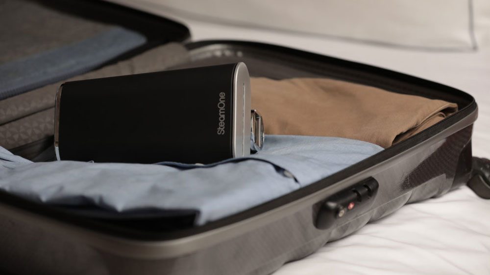Ruční napařovač oděvů SteamOne JAMES V2 sbalený v kufru_04