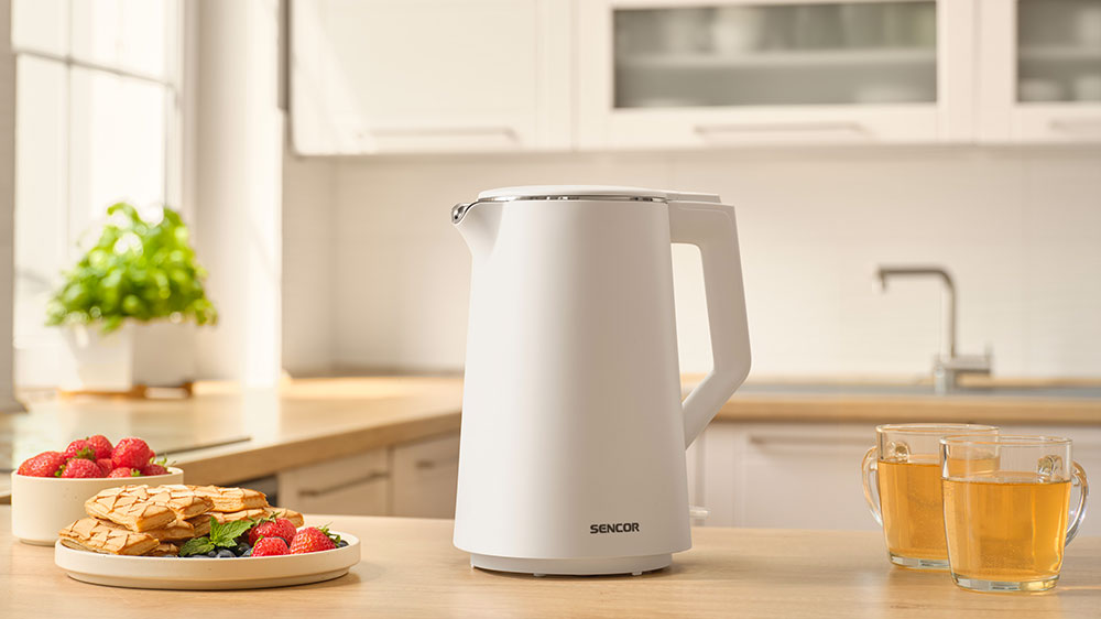 Čern&aacute; elegance s dvojit&yacute;m pl&aacute;&scaron;těm