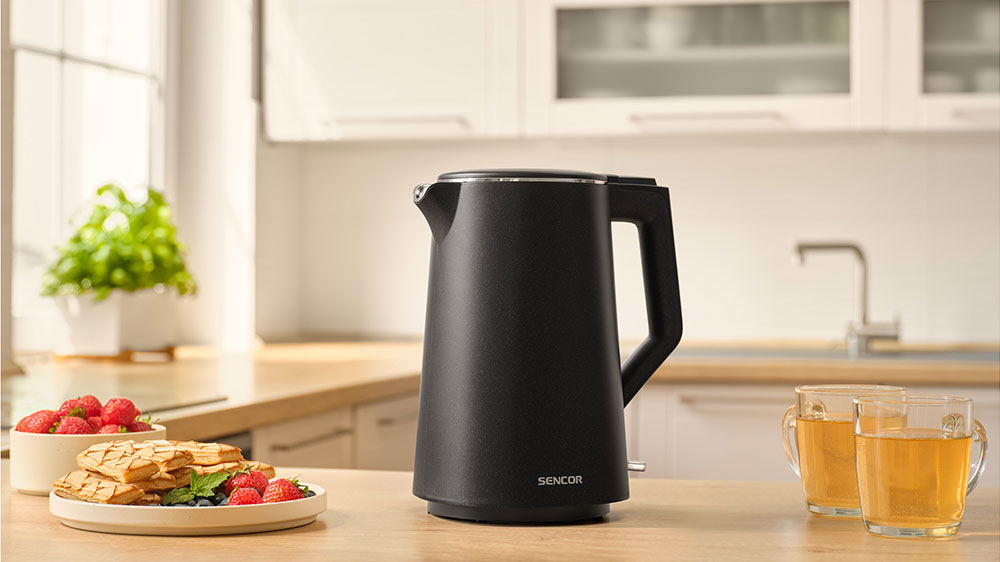 Čern&aacute; elegance s dvojit&yacute;m pl&aacute;&scaron;těm