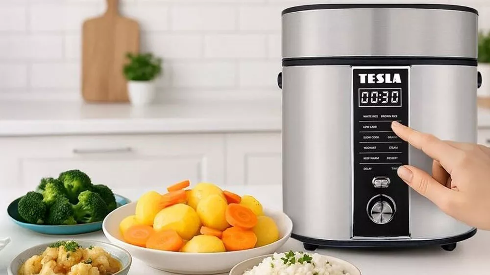 Ruka ovládající displej multifunkčního rýžovaru Tesla MultiCook RC400 Low Carb_04