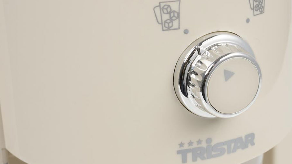 V&yacute;robn&iacute;k ledov&eacute; tř&iacute;&scaron;tě Tristar KD-7310 &ndash; ovl&aacute;d&aacute;n&iacute;_03