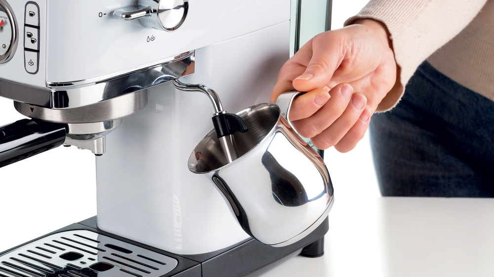 Pákový kávovar Ariete Moderna slim 1381/14 s napěňovačem mléka_03