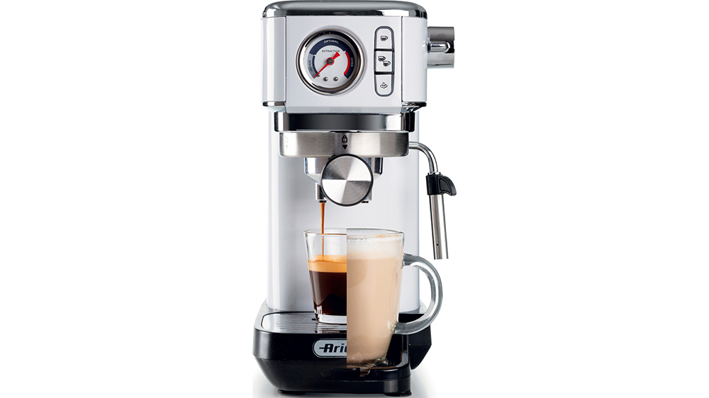 Pákový kávovar Ariete Moderna slim 1381/14 s kávou a cappuccinem_04