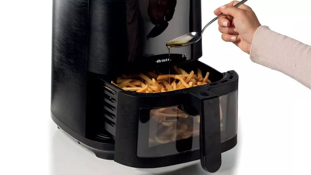 Horkovzdušná fritéza Ariete 4626 příprava hranolek s jednou lžící oleje_04