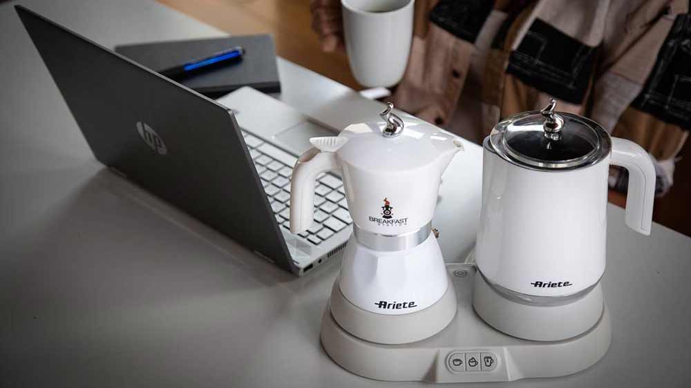 Snídaňová stanice 3v1 Ariete Breakfast 1344 na pracovním stole_02