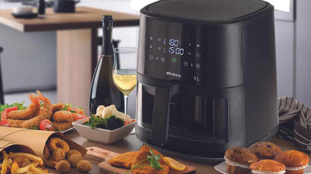 Horkovzdušná fritéza Ariete 4630 s připravenými pokrmy_03