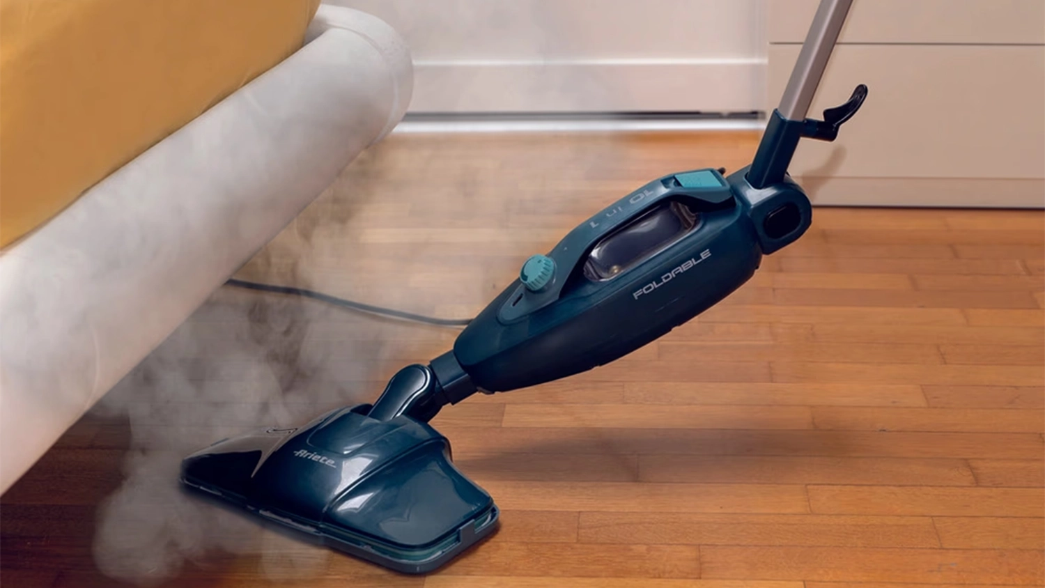 Parn&iacute; mop Ariete Steam Mop Foldable 10in1 4175/BL čist&iacute; podlahu kolem sedačky