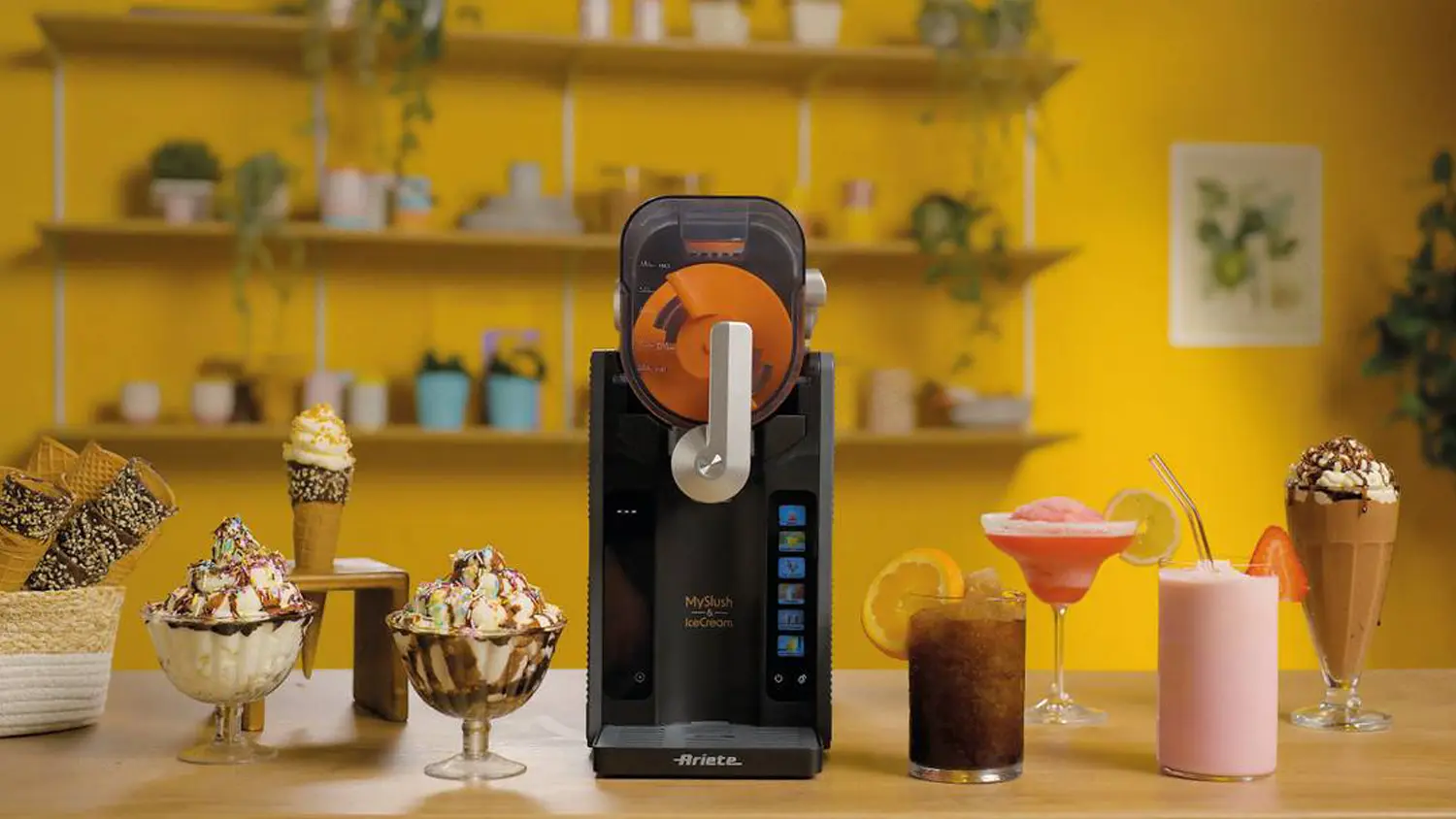 V&yacute;robn&iacute;k ľadovej trie&scaron;te Ariete MySlush & IceCream s r&ocirc;znymi n&aacute;pojmi a zmrzlinami