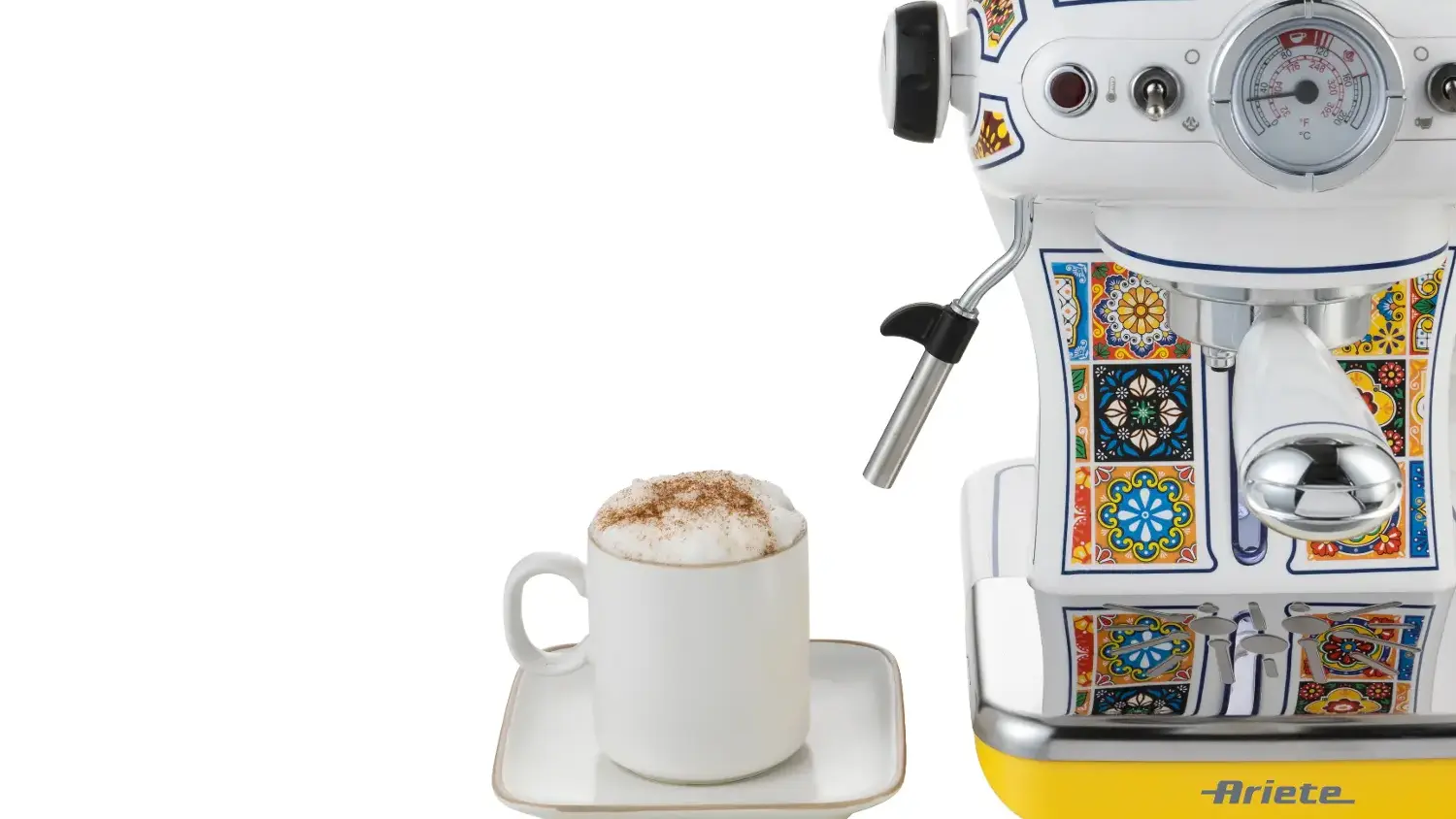 Mliečny k&aacute;vov&yacute; n&aacute;poj pripraven&yacute; k&aacute;vovarom Ariete Positano Espresso 1389/PO