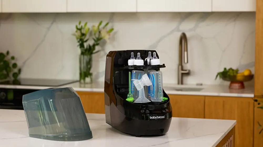 Naplněný sterilizátor Baby Brezza bottle washer
