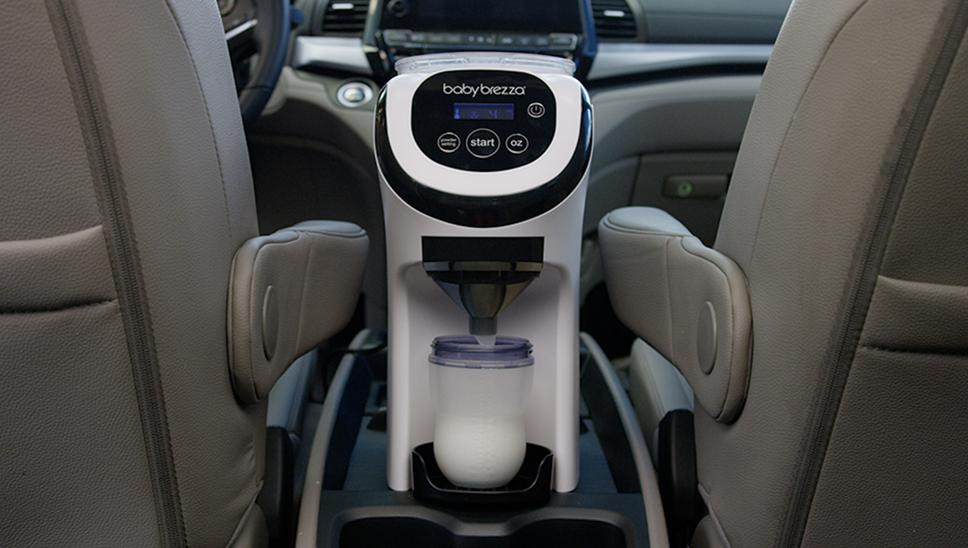 Ohřívač Baby Brezza Formula Pro Mini FRP0079 mezi opěrkami
