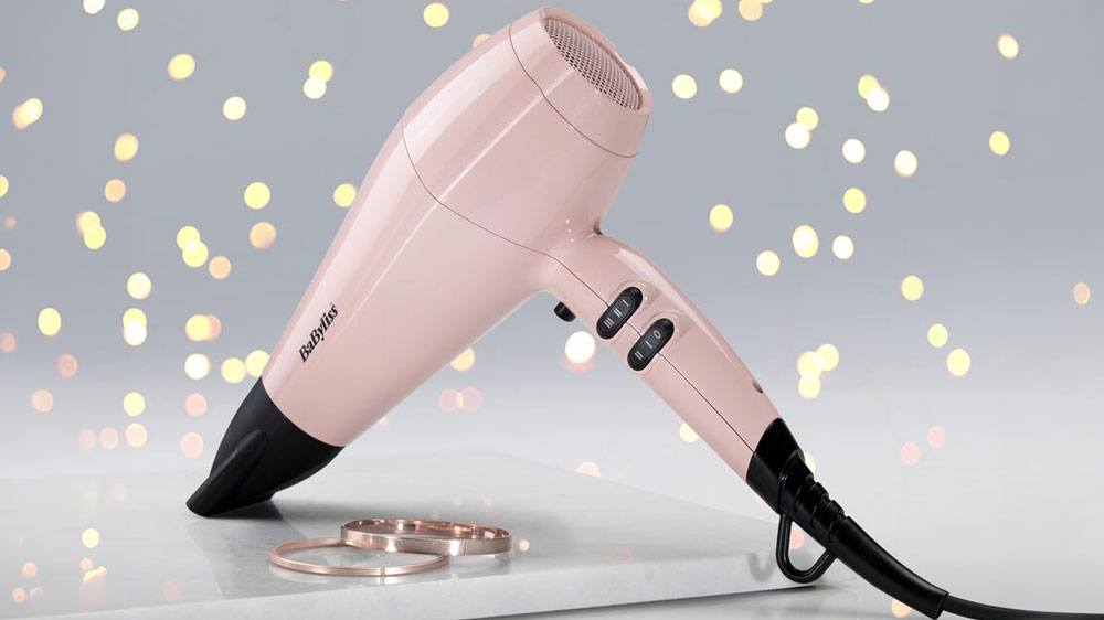 Fén na vlasy BaByliss 5337PRE na stolku_02