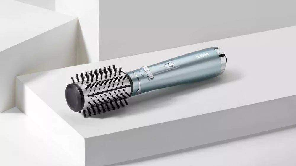 Horkovzdušná kulma BaByliss na stolku_02