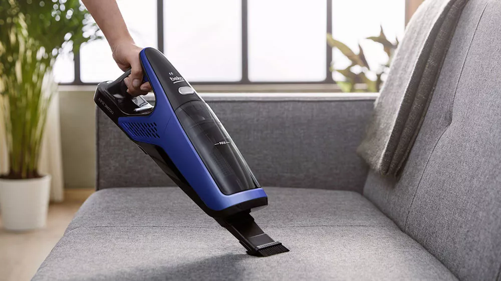 Vys&aacute;v&aacute;n&iacute; čalouněn&iacute; s vysavačem Beko VRT61821VD_02