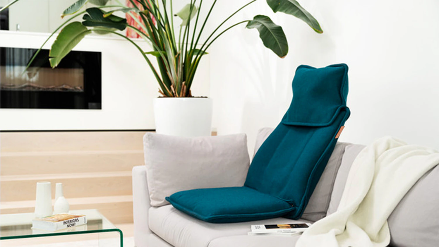Masážní podložka Beurer Shiatsu MG 330 Petrol Blue s detailem na masážní hlavice