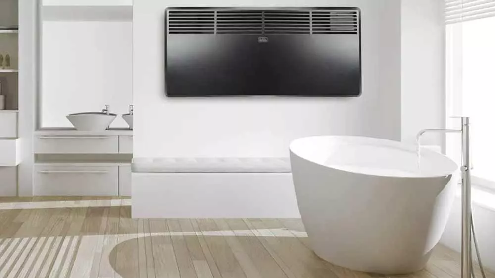 Teplovzdušný konvektor Black and Decker BXCSH1800E na zdi v koupelně _02