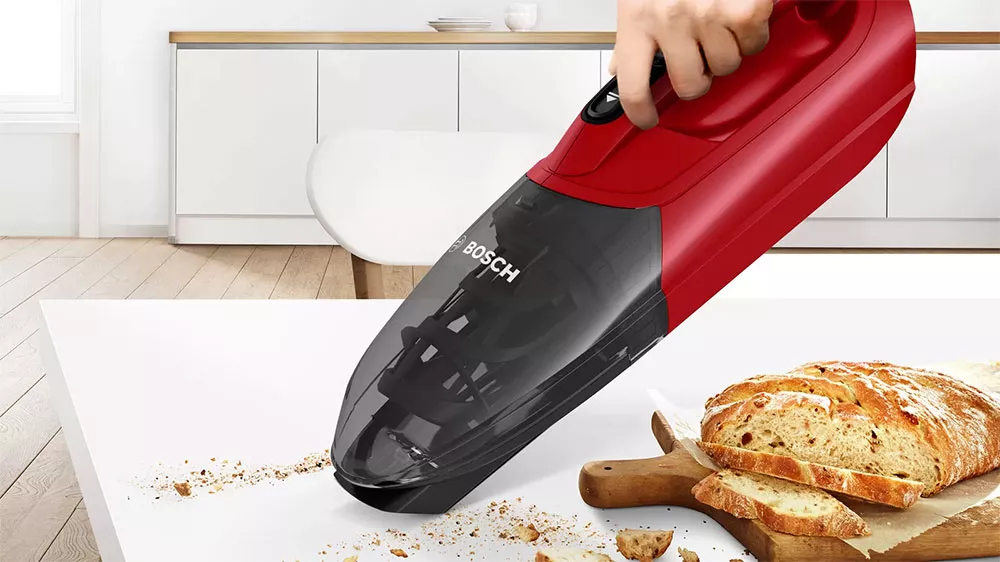 Vysávání drobků vysavačem Bosch BBHF214R_03