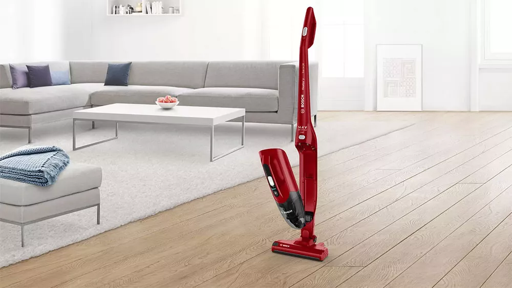 Akumulátorový tyčový vysavač Bosch BBHF214R v pokoji_04