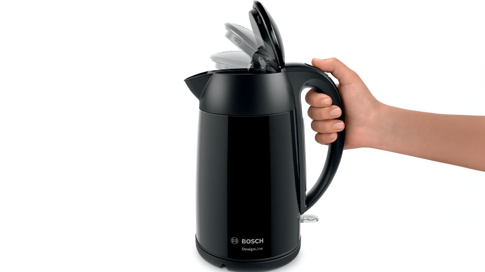 Snadné otvírání rychlovarné konvice Bosch Designline TWK3P423_02