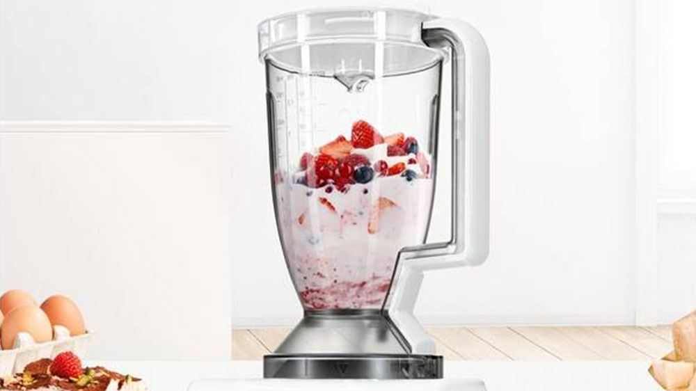 Čerstvá jahodová smoothies ve skleničkách_03